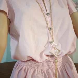 Love J light pink/mauve top with buttons on the front. Size: XL